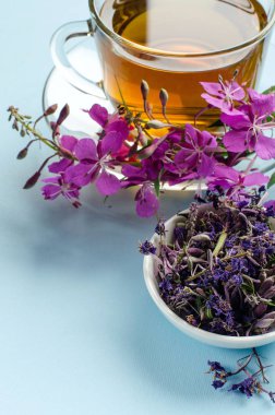 Fireweed yapılan çay. Bitkisel çay. Şifalı bitkiler.