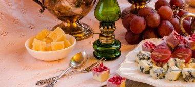 Tablo Snacks. Şenlikli bir sofra. Vintage tarzı.