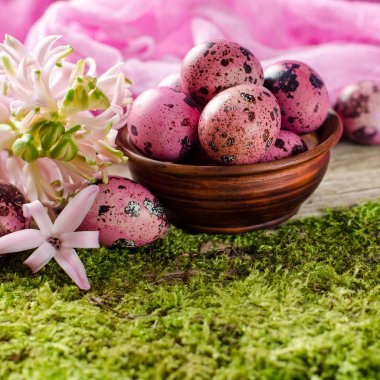 Güzel Paskalya arka planda pembe ve yeşil tonları