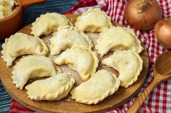 Geleneksel Rus ve Ukraynalı mutfağı - vareniki