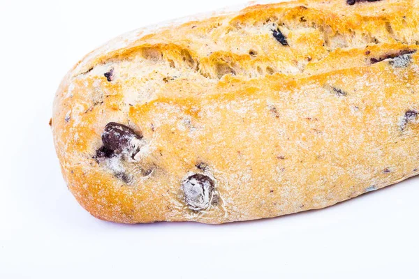 Classico pane ciabatta all'italiana con olive isolate su fondo bianco. Ottimo per sandwich o colazione . — Foto Stock