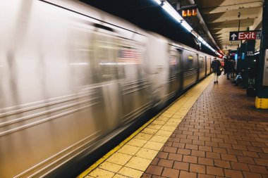 New York City, Amerika Birleşik Devletleri - 18 Mart 2017: Madison Square Garden istasyonu işareti 34th Street Pennsylvania İstasyonu metro durdurmak New York'ta.