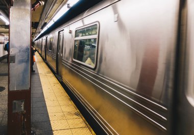 New York City, Amerika Birleşik Devletleri - 18 Mart 2017: Madison Square Garden istasyonu işareti 34th Street Pennsylvania İstasyonu metro durdurmak New York'ta.