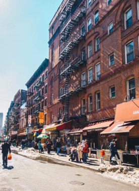 New York City, Amerika Birleşik Devletleri - 19 Şubat 2017: Cephe ev ve China town mağazalar. Tipik Çin yemeği Pazar