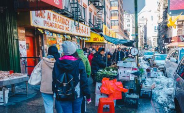 New York City, Amerika Birleşik Devletleri - 19 Şubat 2017: Cephe ev ve China town mağazalar. Tipik Çin yemeği Pazar