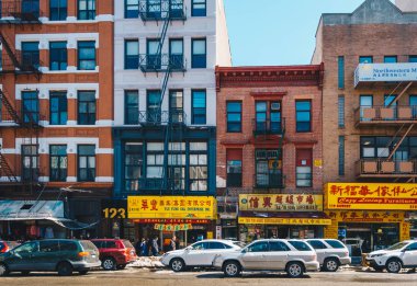 New York City, Amerika Birleşik Devletleri - 19 Şubat 2017: Cephe ev ve China town mağazalar. Tipik Çin yemeği Pazar