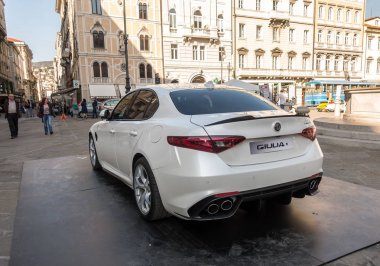 Trieste, İtalya-Mart 31, 2017: Salita dei Campioni otomatik gösterme, Alfa Romeo Giulia Quadrifoglio Ferrari 510 hp 2.9 litre çift turbo V-6 ile sürücüler arka tekerlekler bir sekiz ileri otomatik