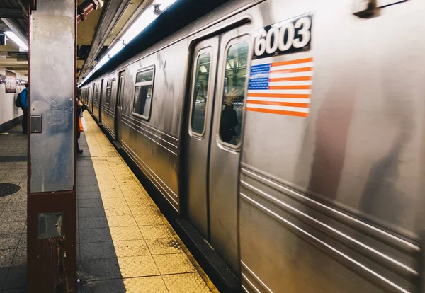 New York City, Amerika Birleşik Devletleri - 18 Mart 2017: Madison Square Garden istasyonu işareti 34th Street Pennsylvania İstasyonu metro durdurmak New York'ta.