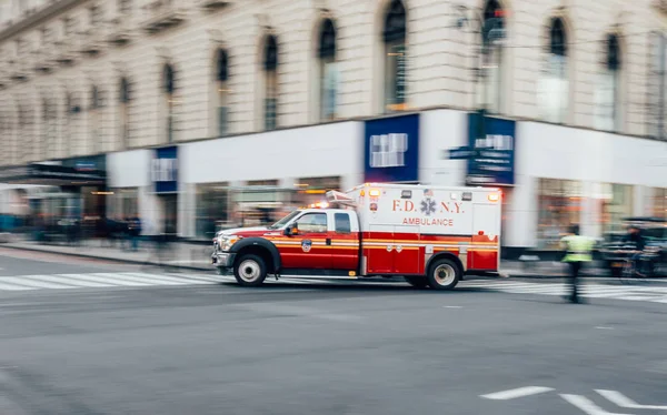 New York États Unis Mars 2017 Fdny Ambulance Clignotant Feux — Photo