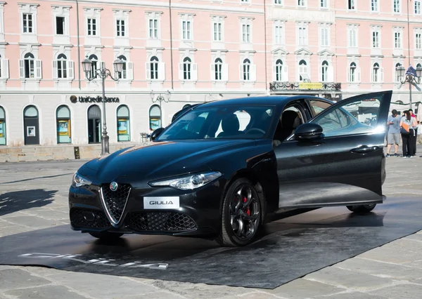 Trieste, İtalya-Mart 31, 2017: Salita dei Campioni otomatik gösterme, Alfa Romeo Giulia Veloce 280hp Turbo, 4 x 4 bir sekiz ileri otomatik ile 2.2 litre ile — Stok fotoğraf