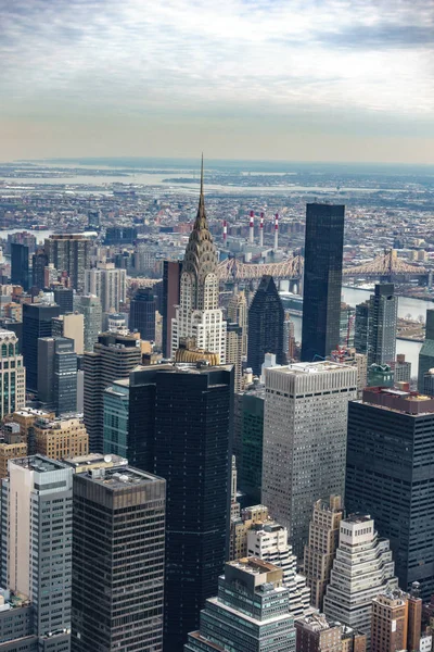 Flygfoto över New York City Manhattan med skyskrapor och gator. — Stockfoto