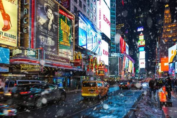 New York City, USA - March 18, 2017: People and famous led advertising panels in Times Square during snow, one of the  symbol of New York City. — Stock Photo, Image