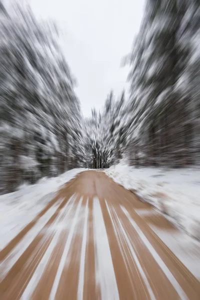 Abstrait Motion brouillé la route enneigée d'hiver à grande vitesse . — Photo