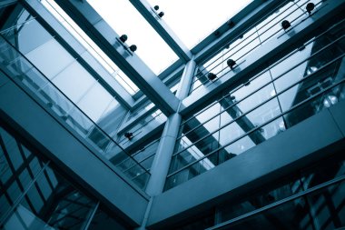 Gökdelen yansıtıcı cam gibi duvarlar ve windows arka plan soyut. Modern mimari desen kavramı.