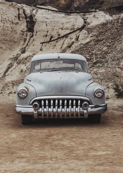 Velho Vintage Carro Enferrujado Caminhão Abandonado Deserto — Fotografia de Stock