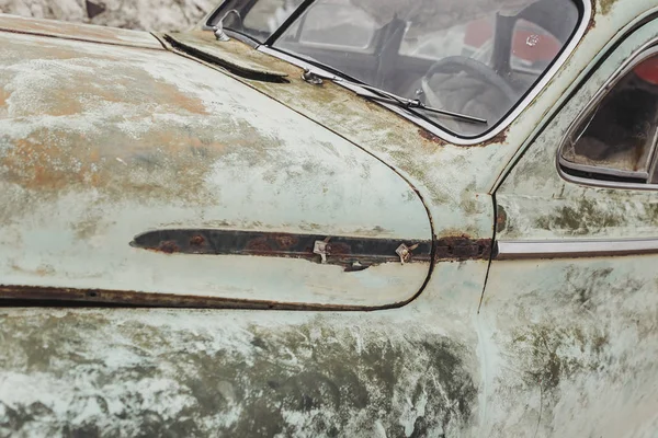 Vértes Régi Vintage Rozsdás Autó Teherautó Elhagyta Sivatagban — Stock Fotó