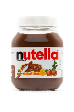 İtalya, Circa 2019: Beyaz arka planda izole edilmiş fındıklı kremalı tatlı.