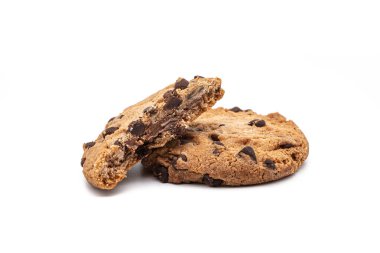 Beyaz arkaplanda izole edilmiş çikolatalı kurabiye