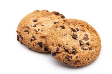 Beyaz arkaplanda izole edilmiş çikolatalı kurabiye