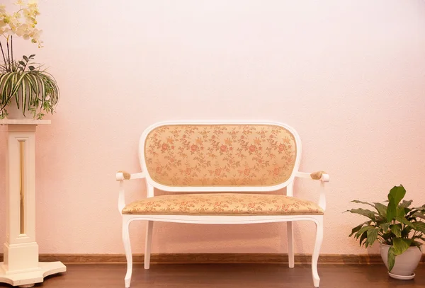 Interno con divano classico — Foto Stock