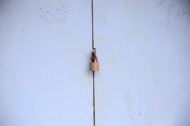Grunge metal kapı