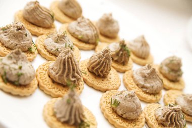 ezme ve maydanoz ile kraker