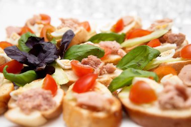 Yumurta, domates, pate ile lezzetli aperatifler