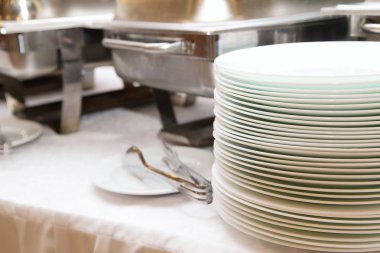 Gıda catering hizmeti. Tava ile büfe masa