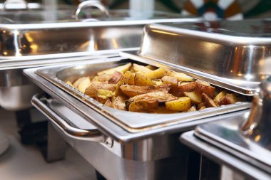 Reşo tabak ısıtıcıları ile Ziyafet tablo