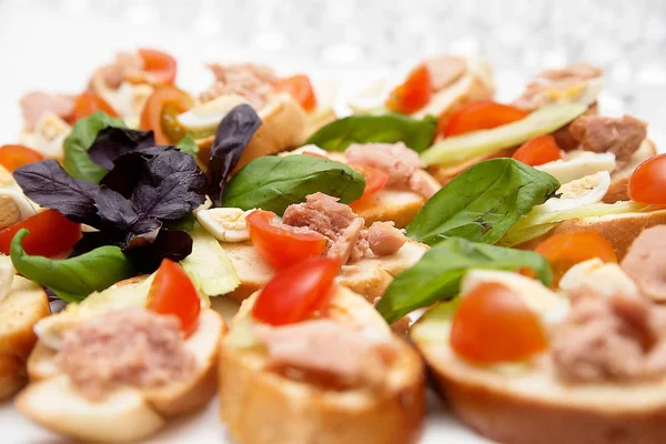 Yumurta, domates, pate ile lezzetli aperatifler