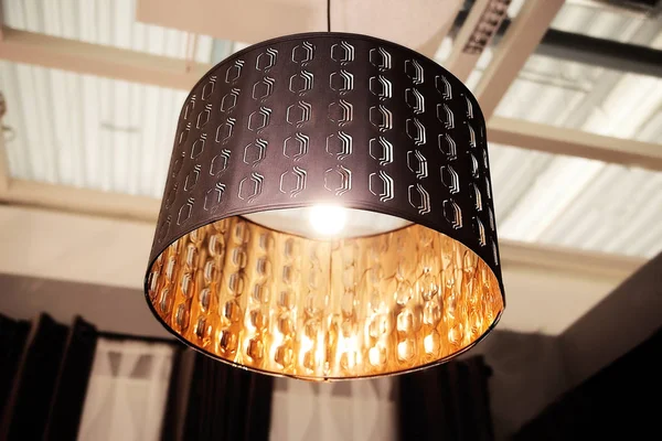 Сучасна проста лампа на стелі — стокове фото