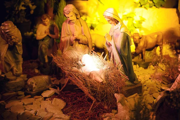 Nativity scene with statues — Stock Photo, Image