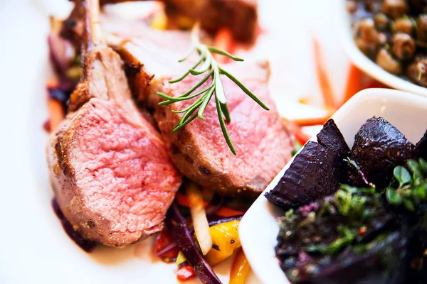 lamb racks with garlic, mushrooms and beet