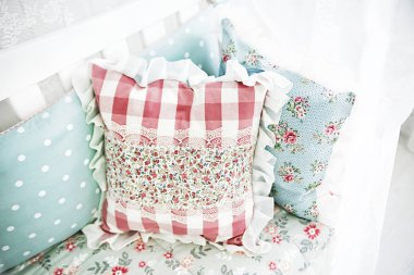 Retro tarzı kanepe yastıkları