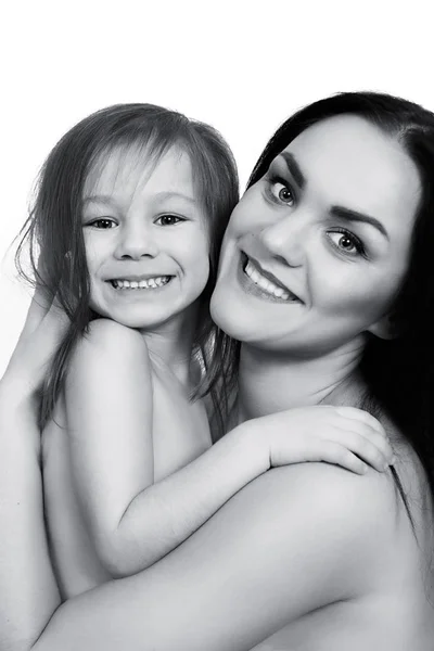 Portret szczęśliwy młoda matka z córką na białym tle na whi — Zdjęcie stockowe