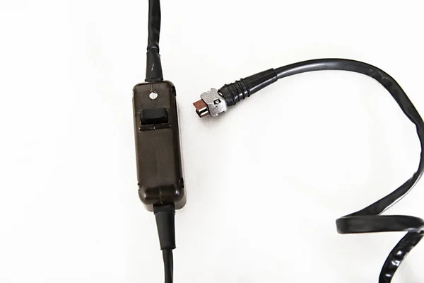 Przełącznik i kabel na białym tle — Zdjęcie stockowe