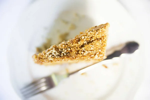 Slice of delicious honey cake on white plate — Stock Photo, Image