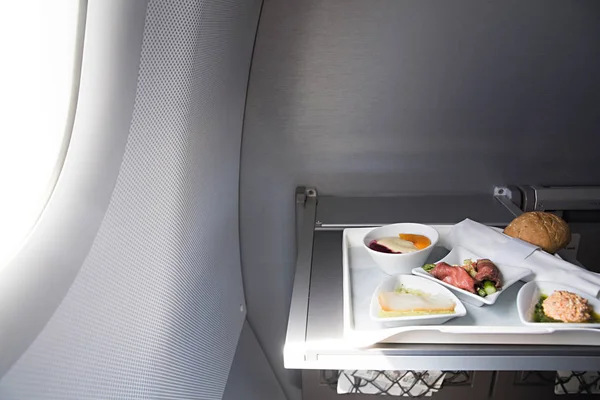 Food served on board of business class airplane on the table — Stock Photo, Image