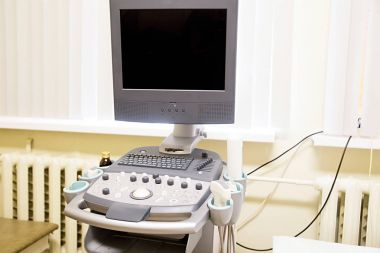 doktor ofisinde ultrason cihazı