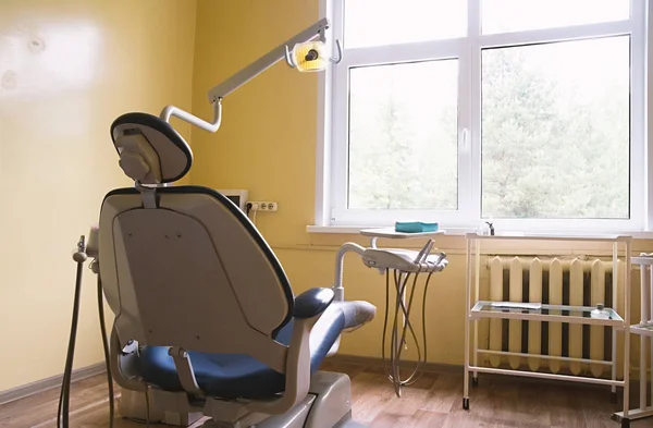 Tandläkarens stol i en medicinsk rum — Stockfoto