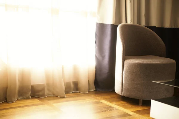 Sillón cerca de la ventana — Foto de Stock