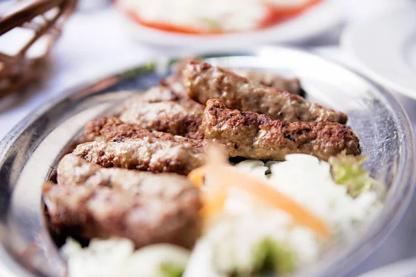 Cevapi, cevapcici, carne picada de los Balcanes — Foto de Stock