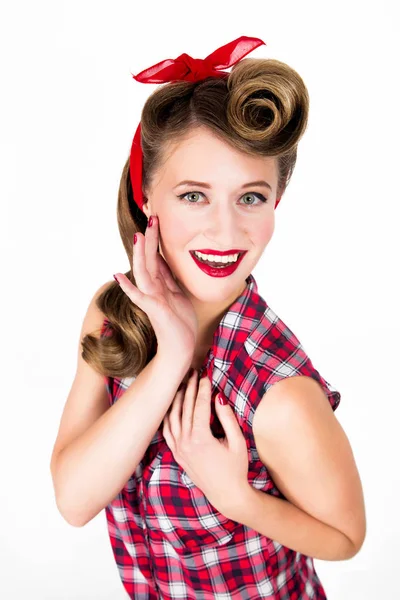 Feliz e surpresa bela jovem com pin-up make-up e penteado — Fotografia de Stock