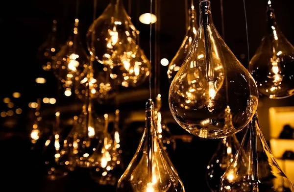 Bella lampada di illuminazione di lusso arredamento interno . — Foto Stock