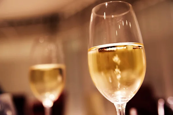Bardak şampanya altın renk — Stok fotoğraf
