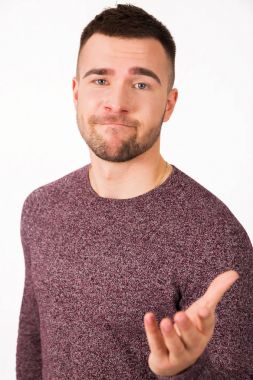 yakışıklı adam hakkında bir şey üzgünüm