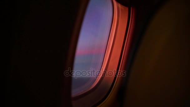 Amanecer desde la ventana del avión — Vídeos de Stock