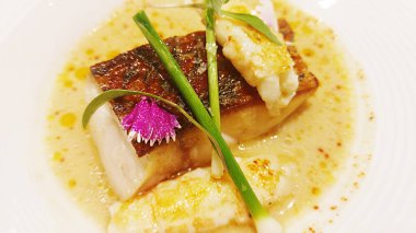 Balık suyu, Balık ve karides yemek