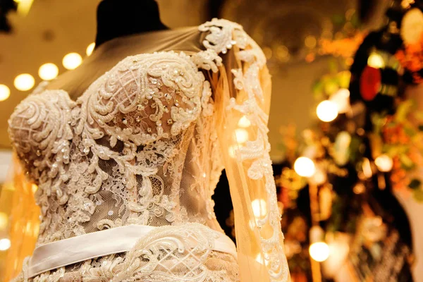 Wedding dress on the mannequin in the store — Stock Photo, Image