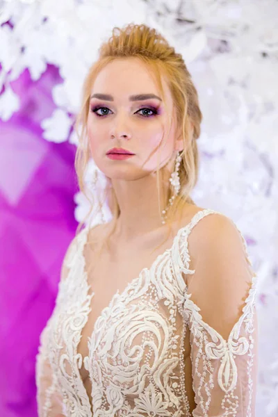 Bride on a violet background — Stock Photo, Image